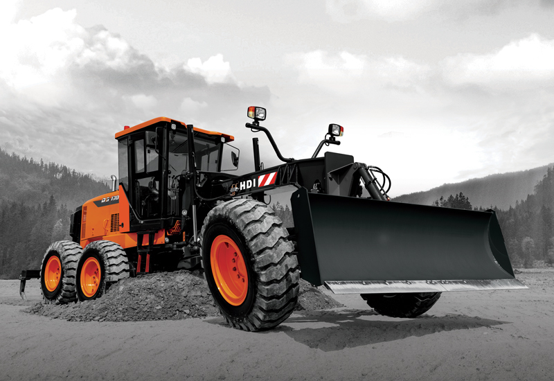 Motoniveladoras DEVELON Motoniveladora DG130