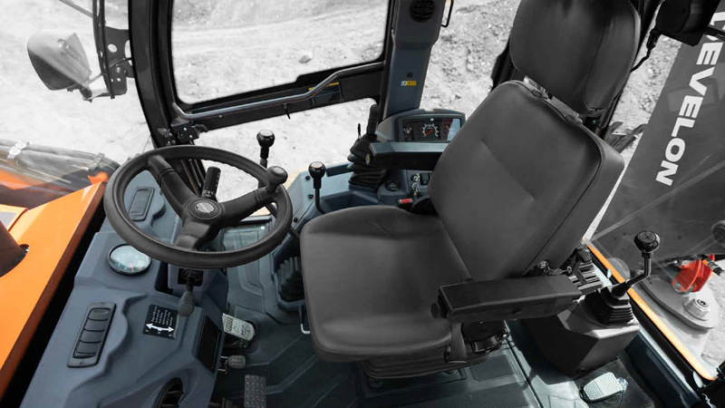 Retroexcavadoras DEVELON Retroexcavadora DB100 AC