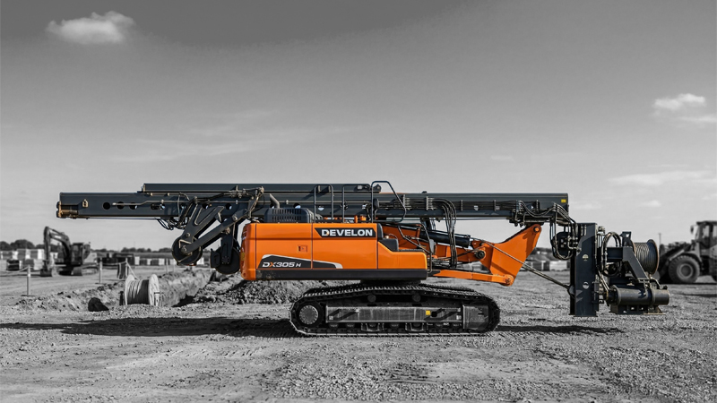 Aplicaciones Especiales DEVELON Perforadora rotativa DR305 H