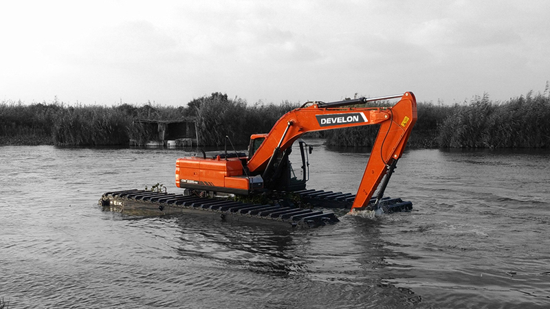 Aplicaciones Especiales DEVELON DX225 AM