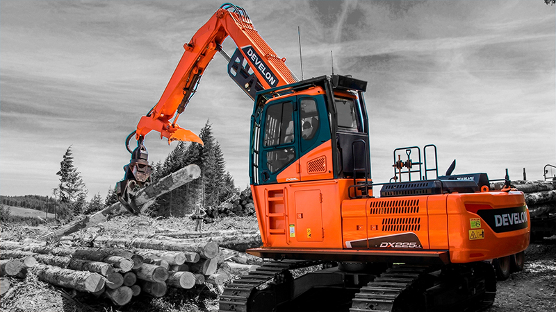 Aplicaciones Especiales DEVELON Cargador de Troncos DX225LL-7